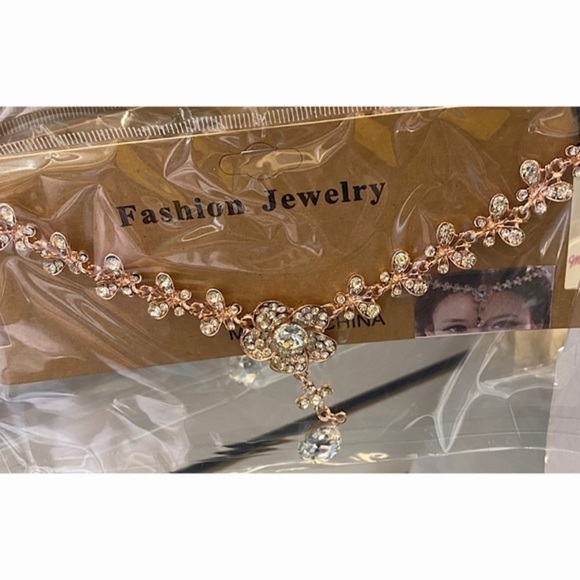 Gold silver rose gold butterfly flower head chain - Picture 2 of 2